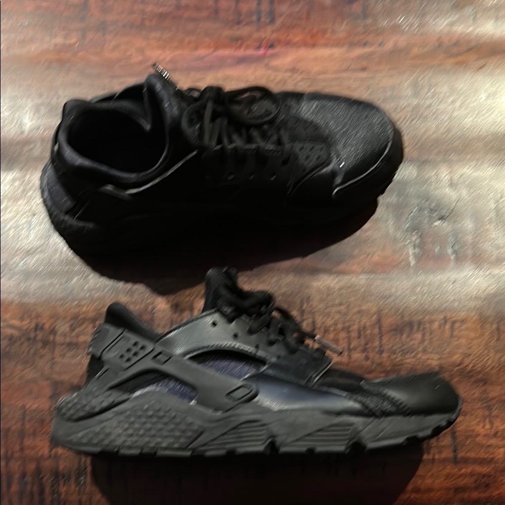 Nike Black Sneakers
